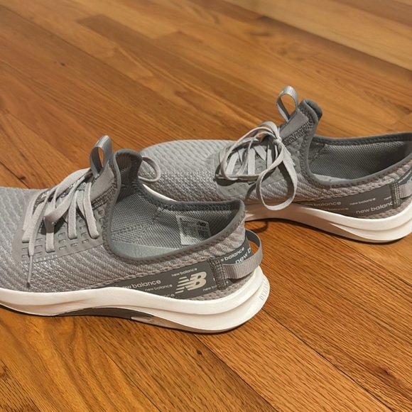 Women’s New Balance Sneakers-worn once indoors. - Picture 4 of 6
